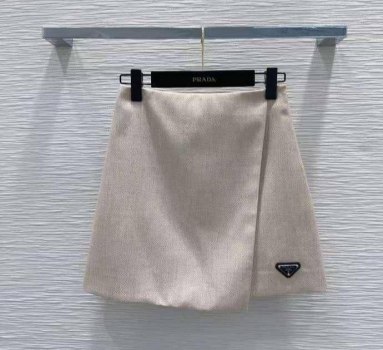 Костюм женский Prada Артикул BMS-134644. Вид 2
