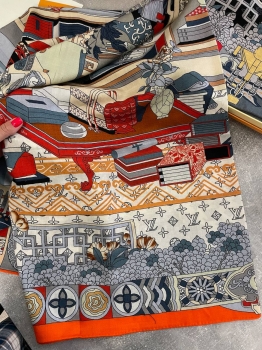 Платок 140*140 Louis Vuitton Артикул BMS-135046. Вид 2