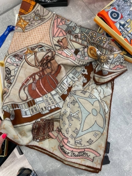 Платок 140*150 Louis Vuitton Артикул BMS-135047. Вид 2