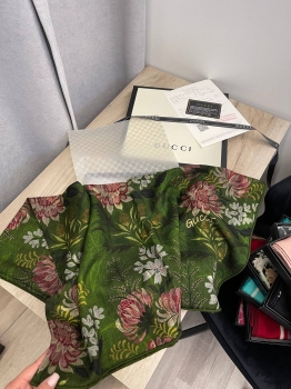 Платок 140*140 Gucci Артикул BMS-135067. Вид 4