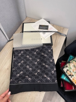 Платок 140*140 Gucci Артикул BMS-135065. Вид 1