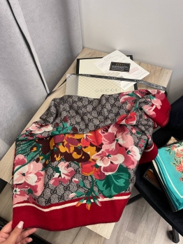 Платок 140*140 Gucci Артикул BMS-135060. Вид 2