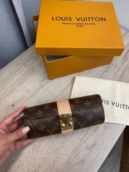Чехол для часов и украшений Louis Vuitton Артикул BMS-135075. Вид 1