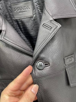 Кожаная куртка  Prada Артикул BMS-135130. Вид 5