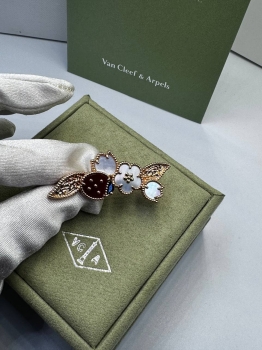 Брошь  Van Cleef Артикул BMS-135211. Вид 3