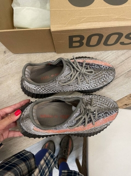 Кроссовки Adidas Yeezy Boost Артикул BMS-135265. Вид 3