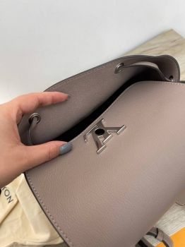 Рюкзак женский LOCKME Louis Vuitton Артикул BMS-135444. Вид 3