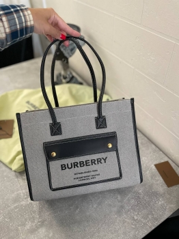  Сумка женская Burberry Артикул BMS-135751. Вид 1
