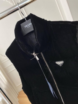 Жилет  Prada Артикул BMS-136143. Вид 3