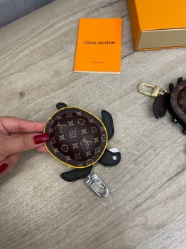 Брелок Louis Vuitton Артикул BMS-136247. Вид 2