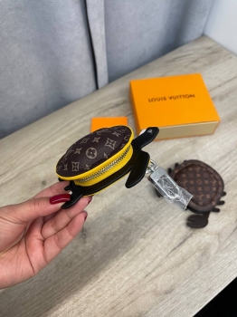 Брелок Louis Vuitton Артикул BMS-136247. Вид 3