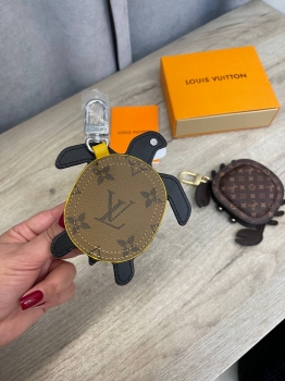 Брелок Louis Vuitton Артикул BMS-136247. Вид 4