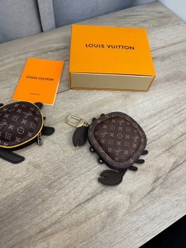 Брелок Louis Vuitton Артикул BMS-136246. Вид 1