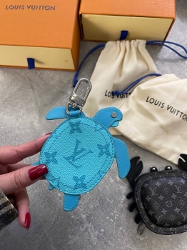 Брелок Louis Vuitton Артикул BMS-136292. Вид 3