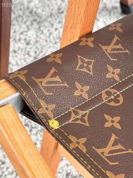 Складной стул Louis Vuitton Артикул BMS-136303. Вид 3