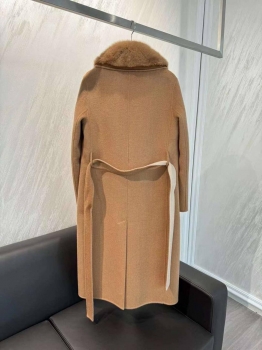 Пальто Fendi Артикул BMS-136397. Вид 3
