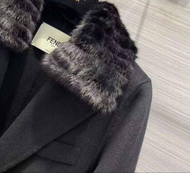 Пальто Fendi Артикул BMS-136394. Вид 2