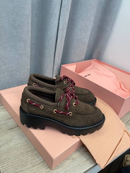 Замшевые лоферы Miu Miu Артикул BMS-136478. Вид 1