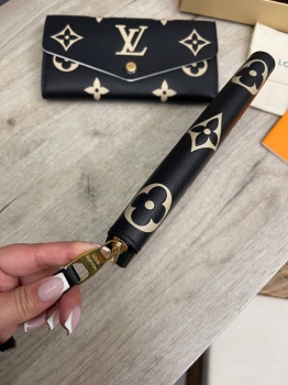 Кошелёк Louis Vuitton Артикул BMS-136701. Вид 2