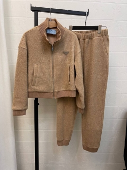 Костюм спортивный Prada Артикул BMS-136800. Вид 1