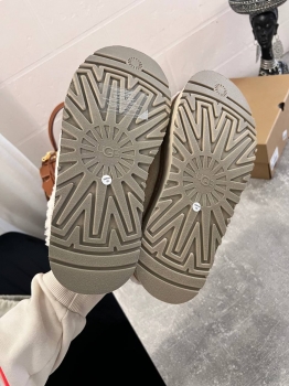 UGG  Ugg Australia Артикул BMS-136919. Вид 4