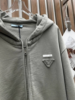Костюм спортивный Prada Артикул BMS-137270. Вид 4