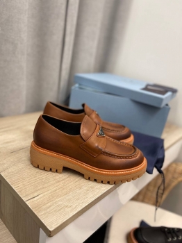 Лоферы  Prada Артикул BMS-137400. Вид 1