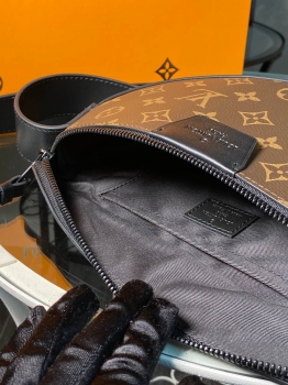 Сумка мужская  Louis Vuitton Артикул BMS-137604. Вид 4