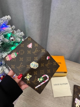 Обложка на паспорт  Louis Vuitton Артикул BMS-138479. Вид 2
