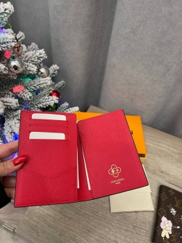 Обложка на паспорт  Louis Vuitton Артикул BMS-138479. Вид 3