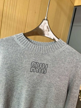 Свитер женский Miu Miu Артикул BMS-138681. Вид 2