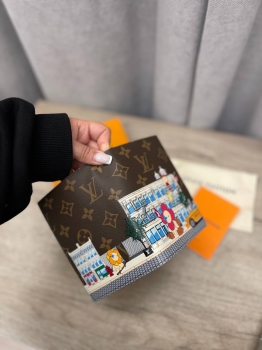 Обложка на паспорт  Louis Vuitton Артикул BMS-138969. Вид 2