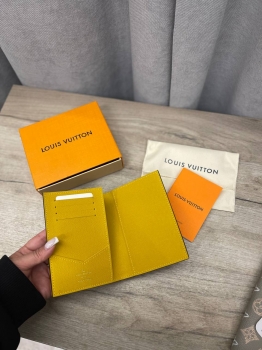 Обложка на паспорт  Louis Vuitton Артикул BMS-138969. Вид 3