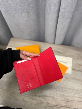 Обложка на паспорт  Louis Vuitton Артикул BMS-138962. Вид 3
