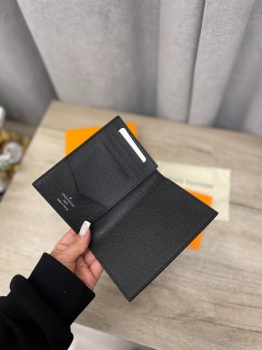 Обложка на паспорт  Louis Vuitton Артикул BMS-138960. Вид 3