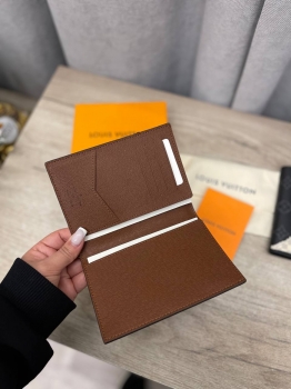 Обложка на паспорт  Louis Vuitton Артикул BMS-138961. Вид 3