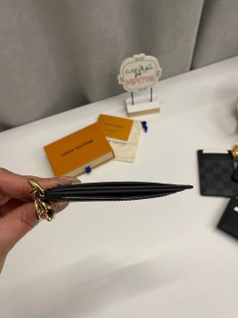 Картхолдер Louis Vuitton Артикул BMS-138977. Вид 3