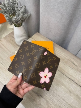 Обложка на паспорт  Louis Vuitton Артикул BMS-139102. Вид 2