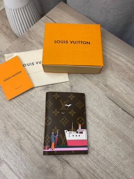 Обложка на паспорт  Louis Vuitton Артикул BMS-139100. Вид 1