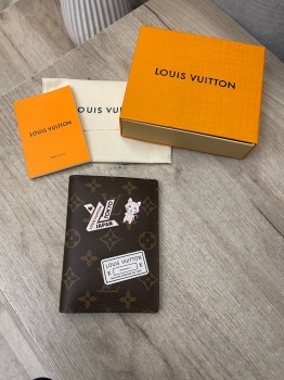 Обложка на паспорт  Louis Vuitton Артикул BMS-139097. Вид 1
