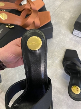 Босоножки Yves Saint Laurent Артикул BMS-139143. Вид 3