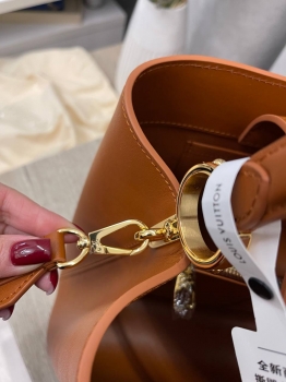 Сумка женская  Capucines  Louis Vuitton Артикул BMS-139326. Вид 8