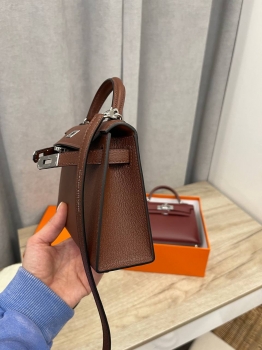  Сумка женская Kelly mini PHW, Chevre  Hermes Артикул BMS-139471. Вид 4