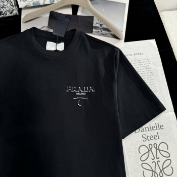 Футболка женская Prada Артикул BMS-139517. Вид 3