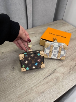 Брелок Louis Vuitton Артикул BMS-139560. Вид 1
