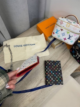 Обложка на паспорт  Louis Vuitton Артикул BMS-140613. Вид 3