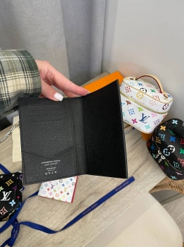 Обложка на паспорт  Louis Vuitton Артикул BMS-140614. Вид 5