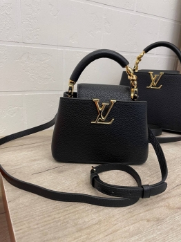 Сумка женская Capucines, 21 см Louis Vuitton Артикул BMS-140734. Вид 3