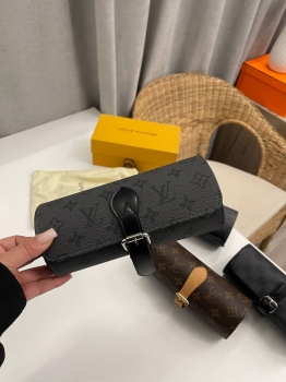 Чехол для хранения и перевозки часов  Louis Vuitton Артикул BMS-140722. Вид 1