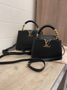 Сумка женская Capucines, 21 см Louis Vuitton Артикул BMS-140734. Вид 1